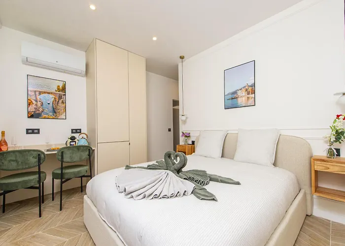 Deluxe - Monaco - Vue Jardin * Beausoleil